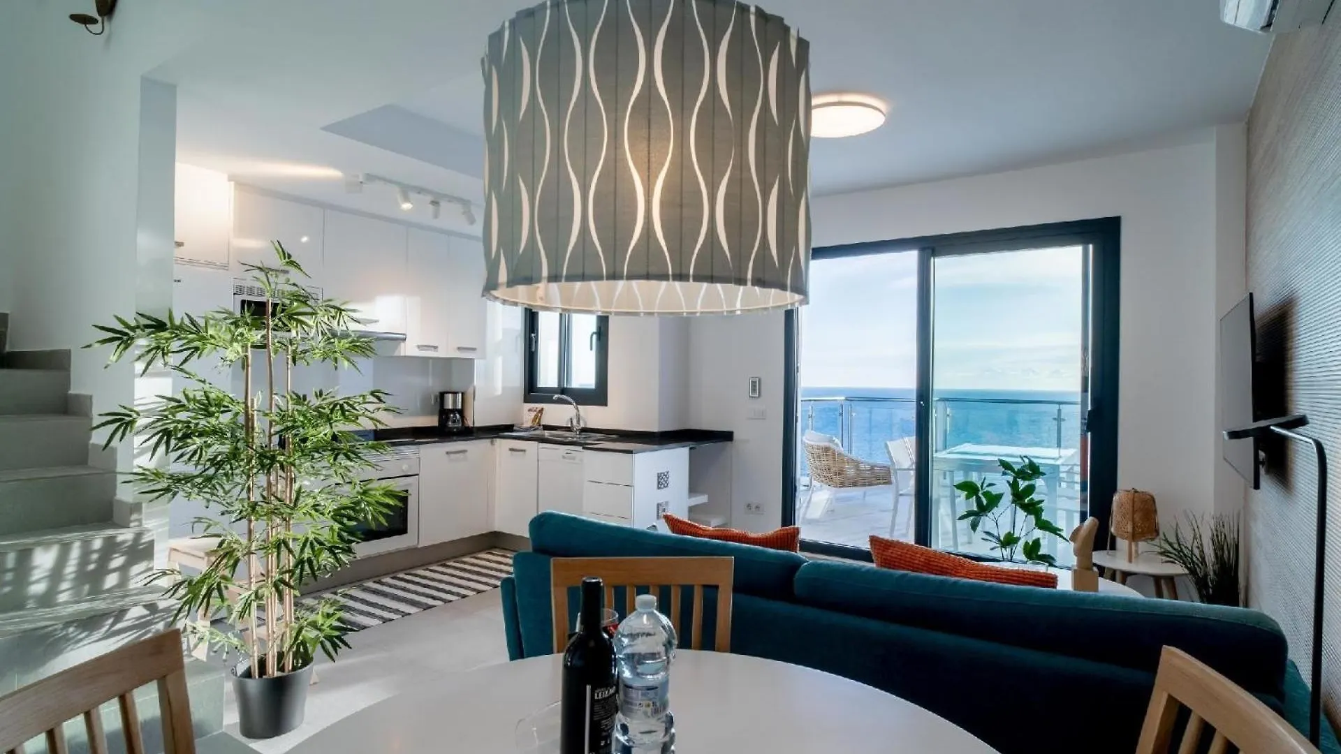 Ferienwohnung Fuer 6 Personen Ca 120 Qm In Nerja, Andalusien Costa Del Sol スペイン
