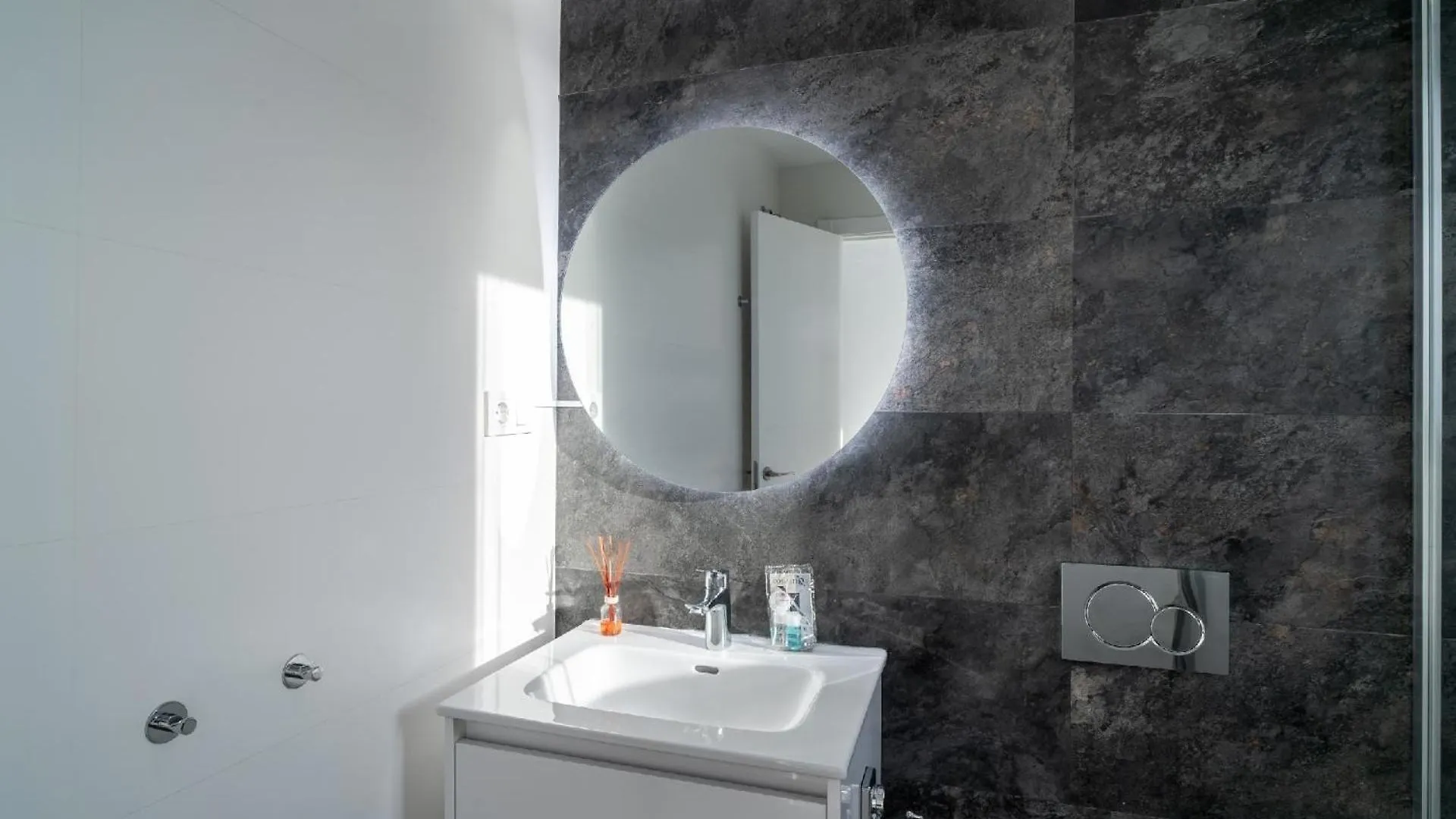 Apartment Ferienwohnung Fuer 6 Personen Ca 120 Qm In Nerja, Andalusien Costa Del Sol